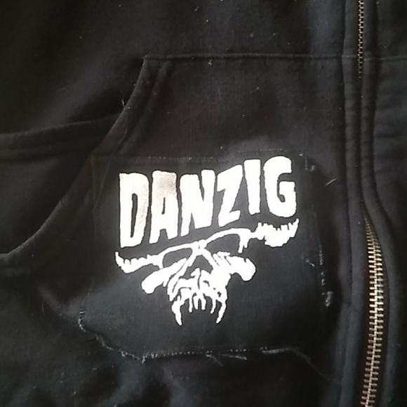 Boobs staring at my EyEz - Picture 3 of 12